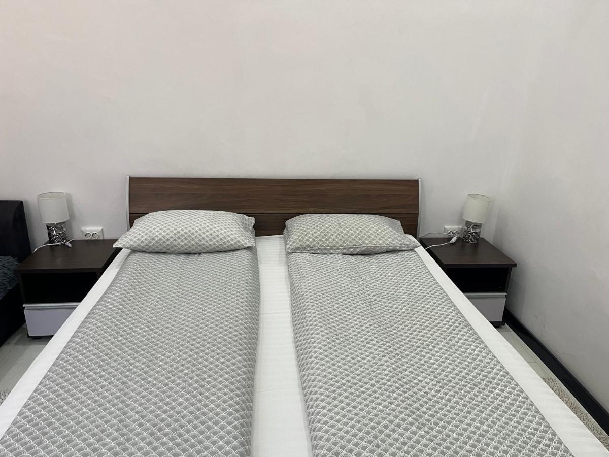 Smart Guesthouse Орадя Экстерьер фото