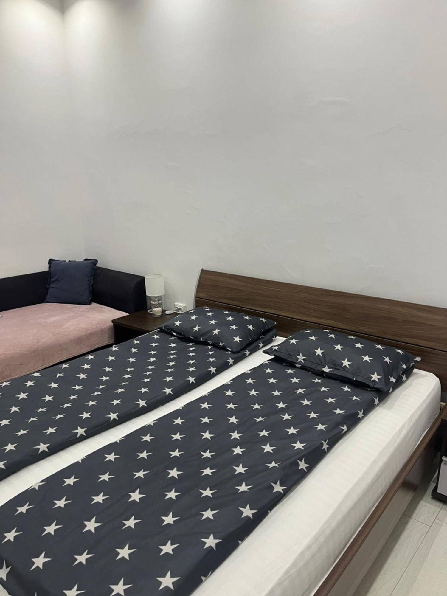 Smart Guesthouse Орадя Экстерьер фото
